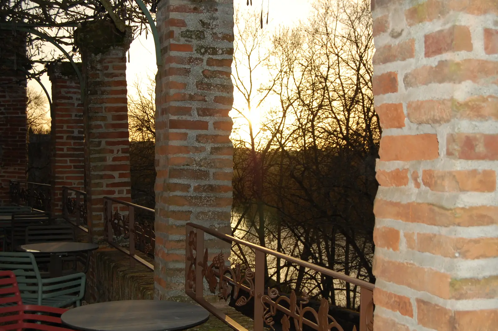 Vue sur le Tarn depuis la terrasse du bar Népo à Albi