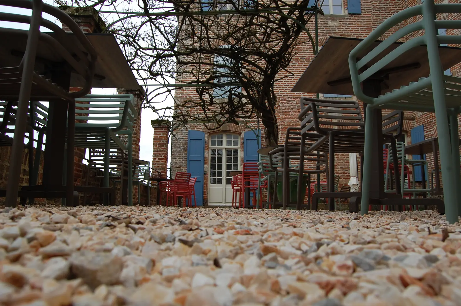 Terrasse du bar à vins Népo, Albi — pergola et coucher de soleil